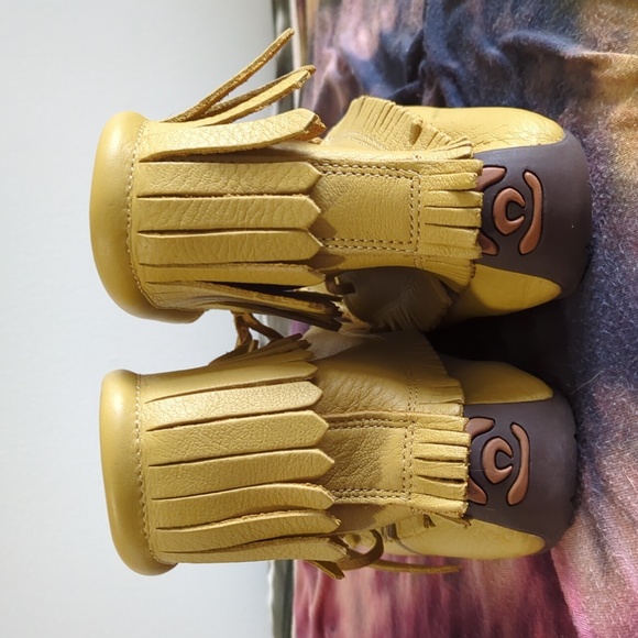 Manitobah Harvester Moccasin Sz L10/M8 - Picture 4 of 7